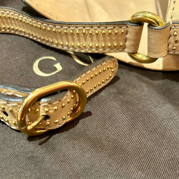 GUCCI
Leather Snaffle Bit Small Shoulder Bag Beige - Picture 12 of 17